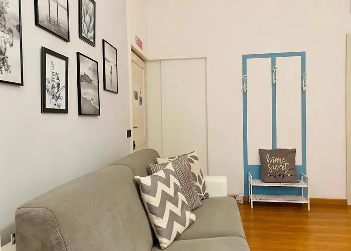 Mazzini 12 Very Central Apartment With Private Garage, Air Conditioning, Wifi, Just 50 Meters From The Beach