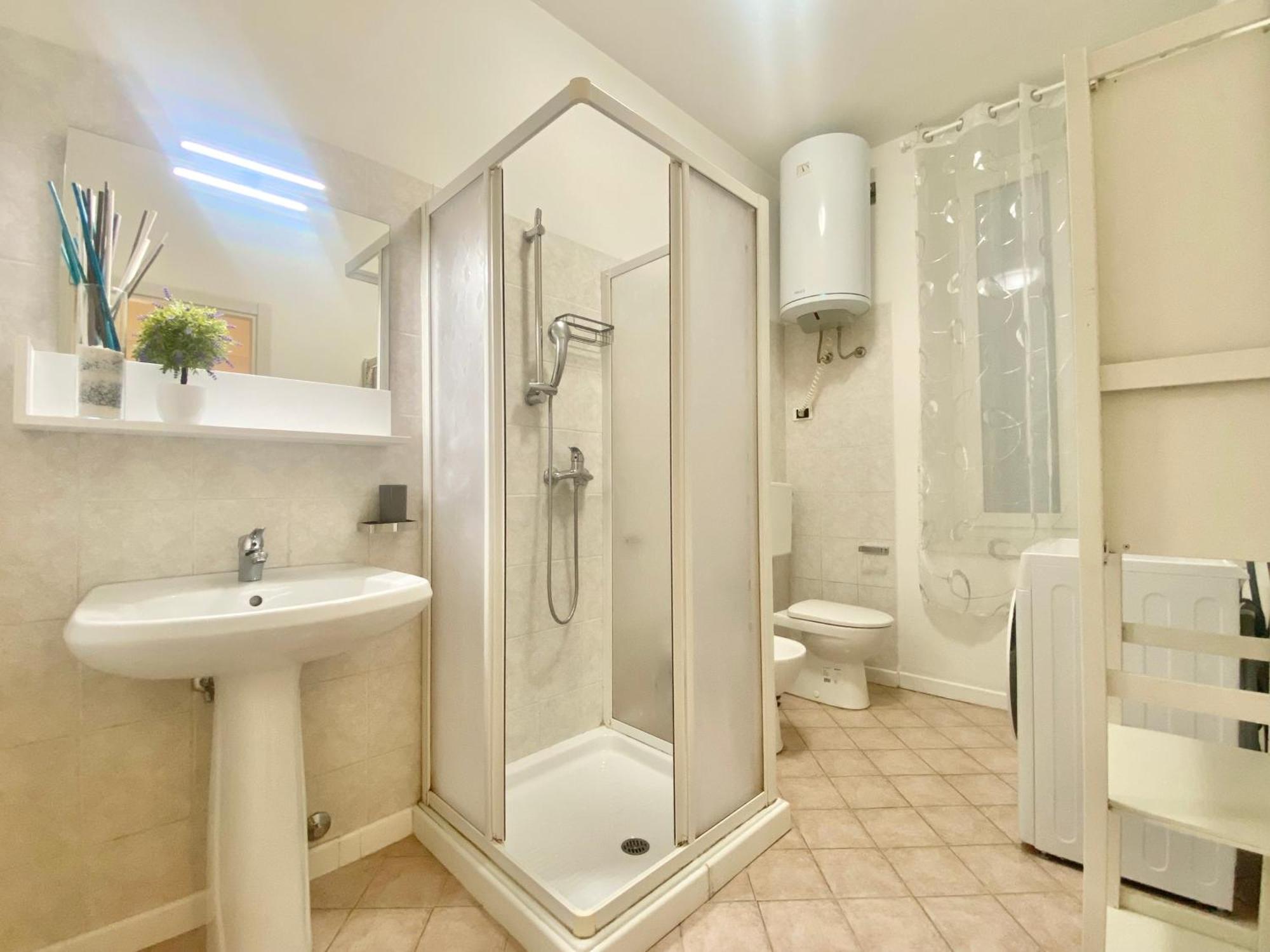 Mazzini 12 Very With Private Garage, Air Conditioning, Wifi, Just 50 Meters From The Apartment *